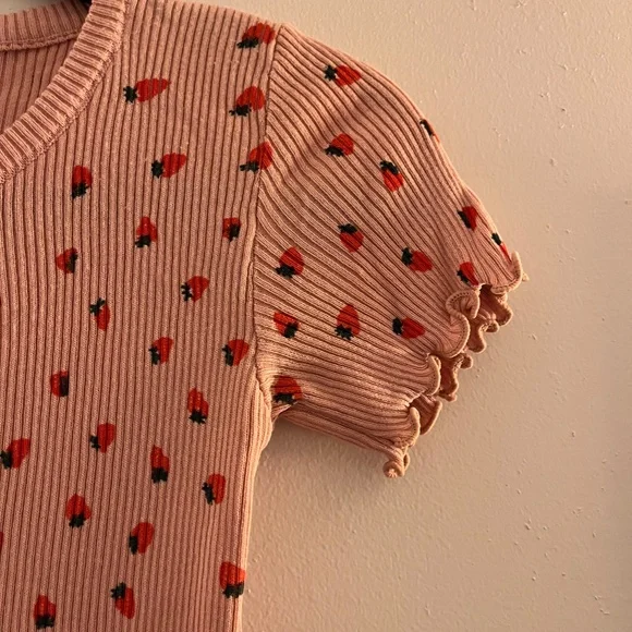 Small knitted strawberry "Bad Girl" top - Picture 3 of 4